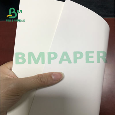 ورق کاغذ مقوا سفید خمیر چوب ویرجین صاف برای کارت دعوت 610mm X 860mm