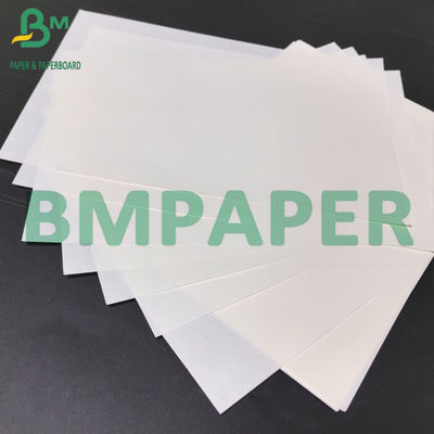 70 گرمی کاغذ کرافتی سفید سفید شده پهنای رول 1100 میلی متر کاغذ کرافتی برای کیسه های خرید