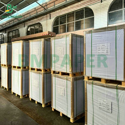 900 X 1194mm 100٪ سفید خالص 0.6MM 0.7MM ضخامت کاغذ جذب کننده به زیرپوش