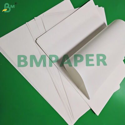 کاغذ کرافت سفید سفید شده 70 گرمی 80 گرمی برای کیسه های هدیه استحکام بالا 750 میلی متر 1020 میلی متر